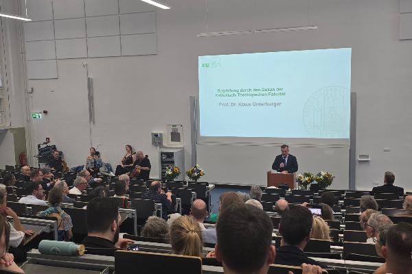 Begrüßung durch Prof. Dr. Klaus Unterburger