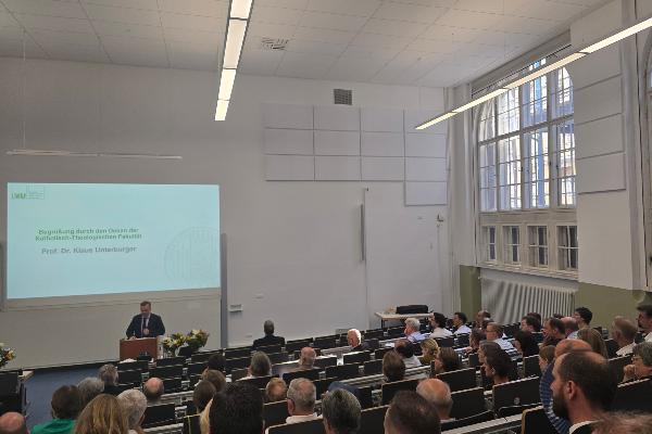 Begrüßung durch Prof. Dr. Klaus Unterburger