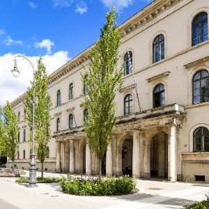 LMU Munich School of Management Main Building