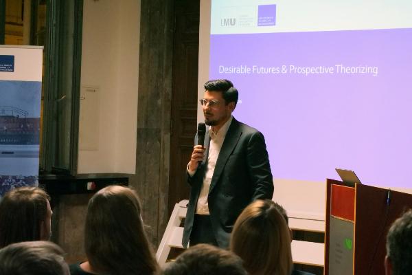 Prof. Dr. Ali Aslan Gümüşay bei seiner Antrittsvorlesung