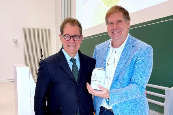 Prof. Giulio Superti-Furga und Prof. Michael Kiebler bei der BMC Trailblazer Lecture im Oktober 2025.