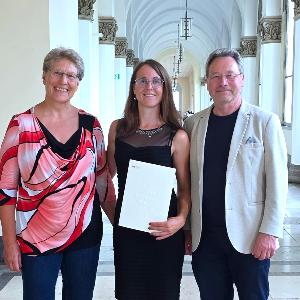 Mentor Prof E. Kienzle, PD Dr L. Böswald (middle) and Prof R. Straubinger (Dean of the Faculty of Veterinary Medicine)