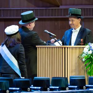 Verleihung der Ehrendoktorwürde für Professor Christian Haass (rechts)