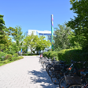 Weg vor den Hörsälen am Klinikum Großhadern
