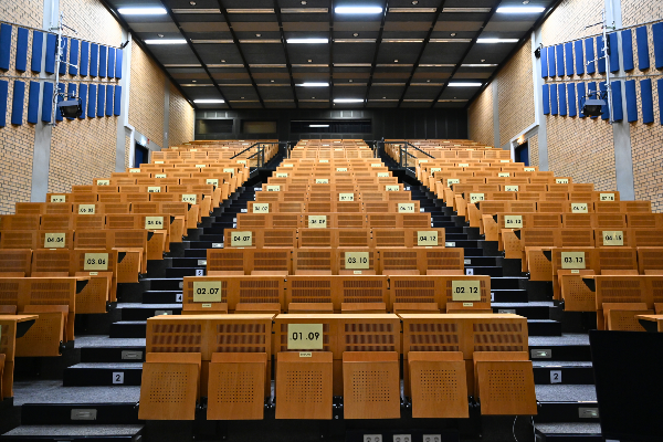 Hörsaal im Klinikum Großhadern. Ansicht von unten