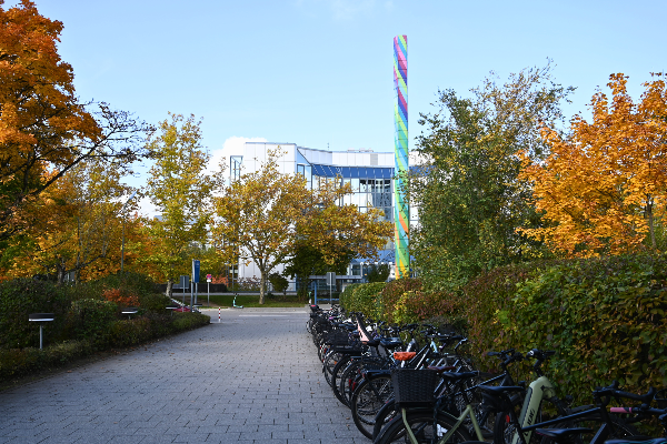 Weg vor den Hörsälen am Klinikum Großhadern