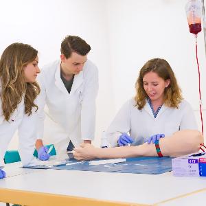 © www.klinikum.de/klinikum/download/de/pressestelle/pressemeldungen/Nutzungsbedingungen__Bilder_KUM*