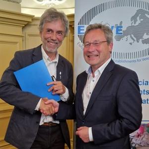 Vergabe EAEVE Prof. Straubinger | © LMU Vergabe EAEVE Prof. Straubinger