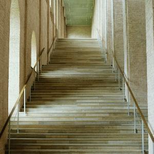 langgezogene Treppe, Standort Alte Pinakothek München
