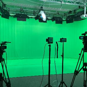 Videokameras vor einem Greenscreen