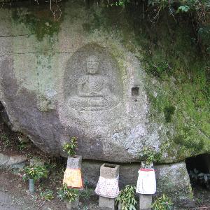 Buddha-Relief am Wegesrand, Kyoto Prafektur, Japan