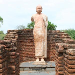 Stehender Buddha