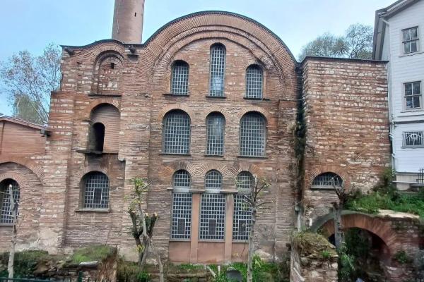 Seitenansicht der Theotokos Kyriotissa- heutige Kalenderhane Moschee