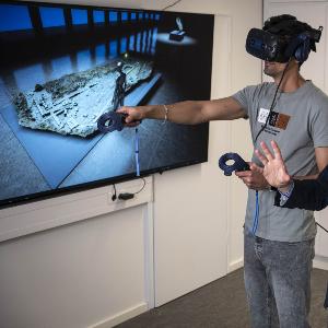Student in VR Lab