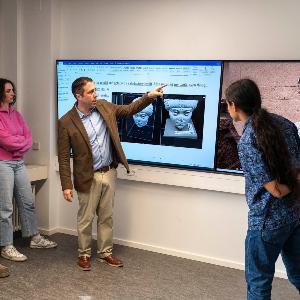Discussion of 3D models presented in Virtual Museum