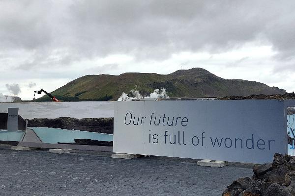 Plakat an der Blauen Lagune, Keflavik, Island, 2026