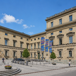 Vorplatz und Gebäude der Bayerischen Akademie der Wissenschaften - KI generiert