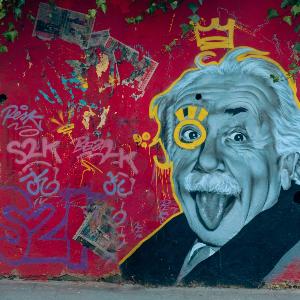 Grafitti mit dem Kopf Albert Einsteins, verfremdet mit ausgestreckter Zunge