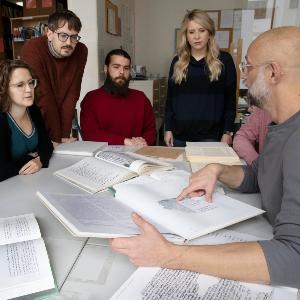 Arbeit mit den Nachwuchswissenschaftlerinnen und -wissenschaftlern