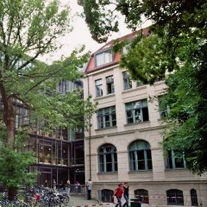 Historicum und Amalienstraße, Ansicht vom Garten │©LMU