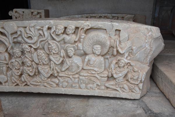 Buddhistische Basreliefs