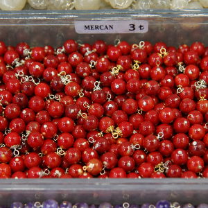Rote Gebetsperlen, Foto: Ergün Özsoy.