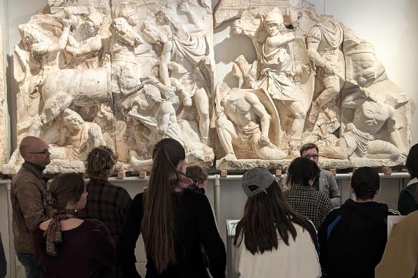 Lernen am Original: Fachexkursion in das Ephesos Museum Wien