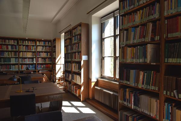 Lesesaal der Bibliothek der Klassischen Archäologie