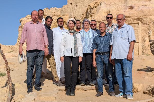Teilnehmende des QGIS-Workshops vor Ort in der Oase Siwa