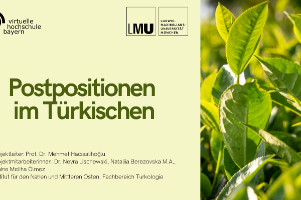 Titelgrafik der Lerneinheit „Postpositionen im Türkischen“ mit den Logos der Virtuellen Hochschule Bayern und der LMU München. Rechts ist ein Foto von grünen Teeblättern zu sehen, links der Titel der Lerneinheit auf hellem Hintergrund.