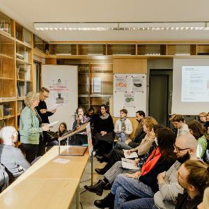 Vortrag mit Zuhörern | © David Klein Vortrag mit Zuhörern