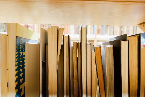 Bücher von hinten