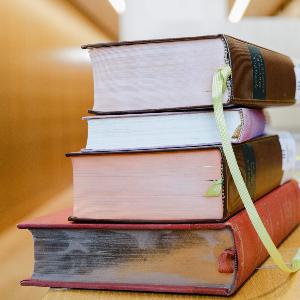 Gestapelte Bücher