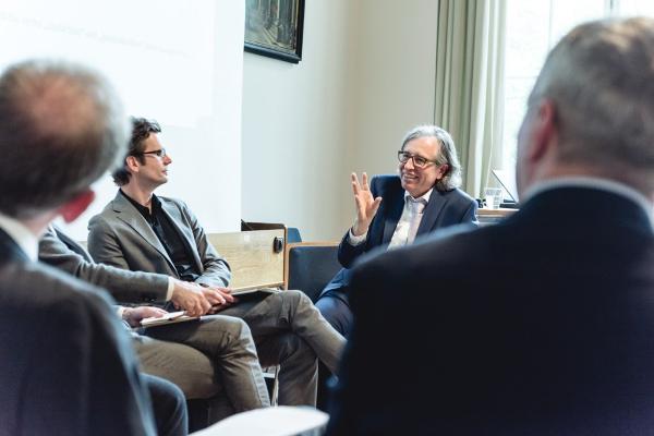 Podiumsdiskussion zum Thema: Sprachlose Wissenschaft – Wissenschaft ohne Sprachen?