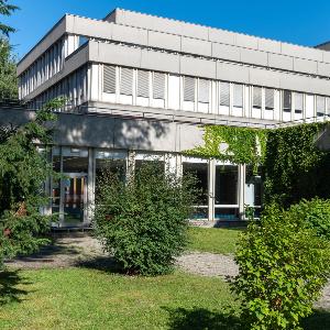 Eingang zum Zwischengebäude der Schellingstraße 3