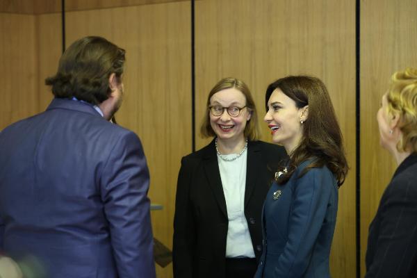 Personen im Gespräch