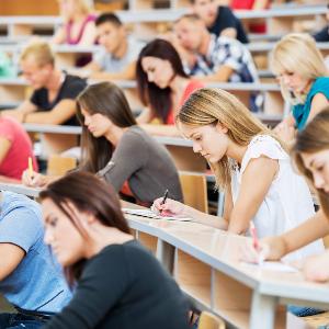Studierende in einem Hörsaal