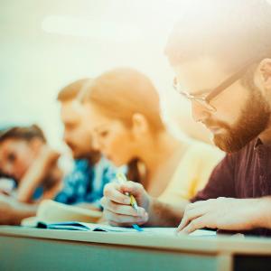 Studierende am Schreiben