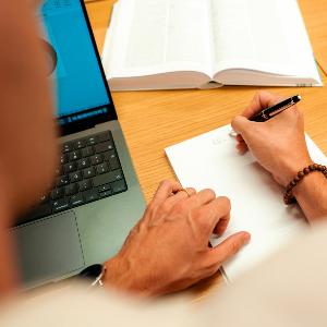 Arbeitsmaterialien in Benutzung