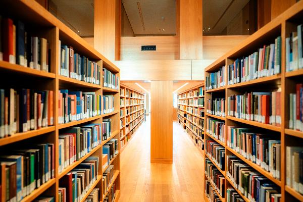 Bücherregale im Philologicum