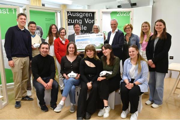 Scheckübergabe der Stadtwerke München an die LMU am 21.05.2025 – Mittelschule an der Feldbergstraße, aufgenommen von SMV