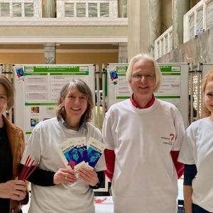 Anke Werani, Marianne Pouplier, Christoph Draxler und Vanessa Reichel am IPS-Infostand