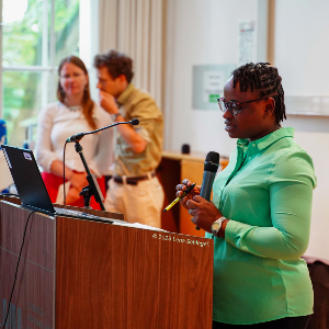 Aanuoluwapo Sunday speaking about her Landhaus fellowship and project with Anna Varga and Étienne Dufour in the background.