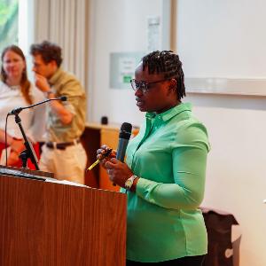 Aanuoluwapo Sunday speaking about her Landhaus fellowship and project with Anna Varga and Étienne Dufour in the background.