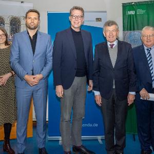 Gruppenfoto bei der Eröffnung des Munich Center for Linguistics
