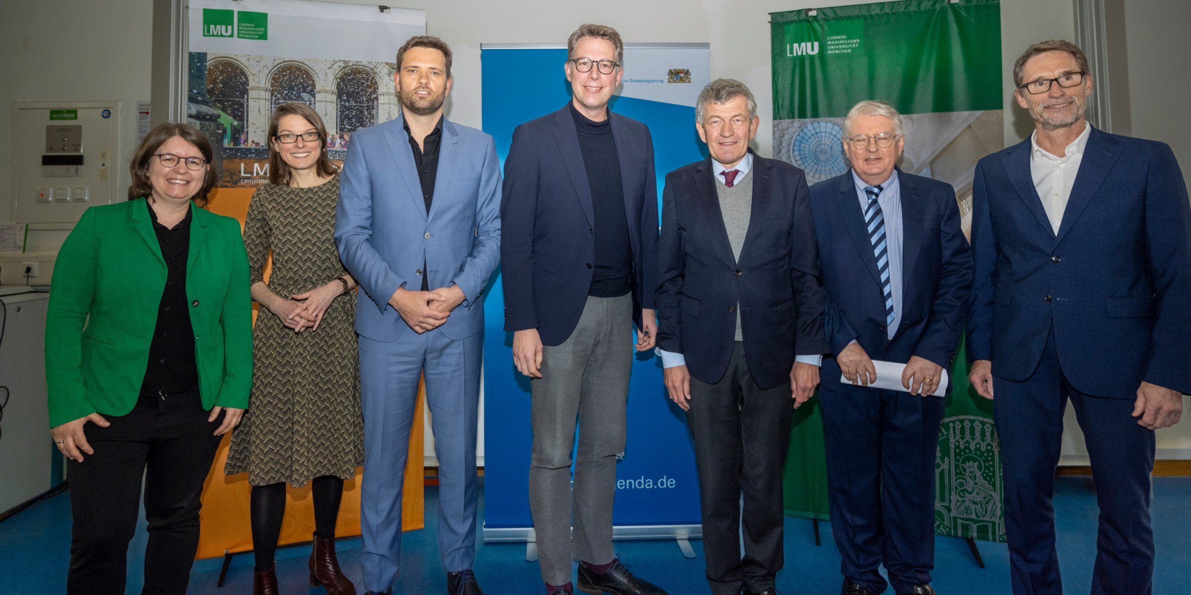Gruppenfoto bei der Eröffnung des Munich Center for Linguistics