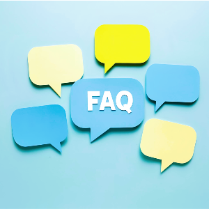 FAQ mit Sprechblasen, hellblauer Hintergrund