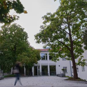 Oettingenstr. 67 Main Entrance