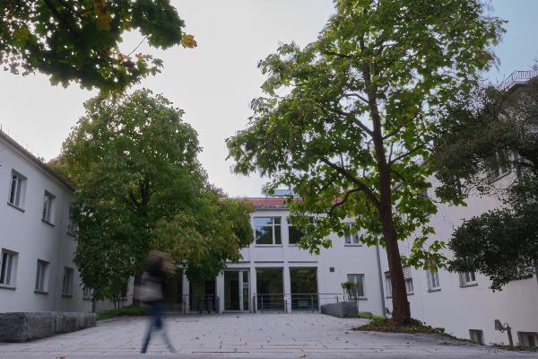 Eingang der Oettingenstr. 67