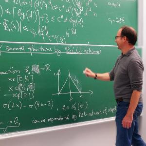 Prof Holger Rauhut teaching